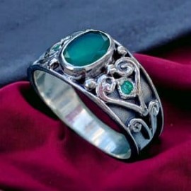 Anillo con Ágata verde y Esmeralda