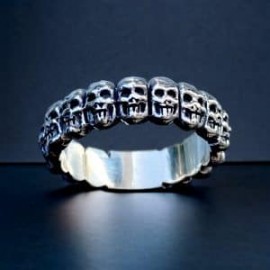 Anillo churumbela de calaveras en plata 925