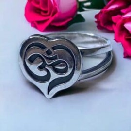 Anillo Om/Corazon en plata 925