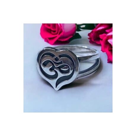 Anillo Om/Corazon en plata 925