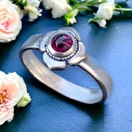 Anillo flor con Granate en plata 925