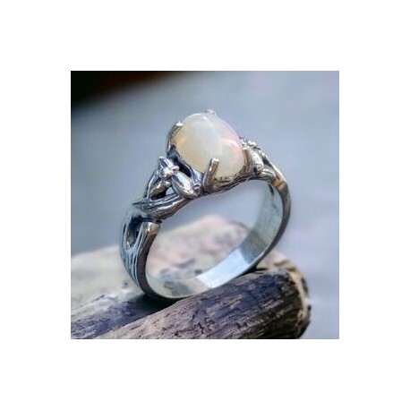 Anillo con Opalo en plata 925