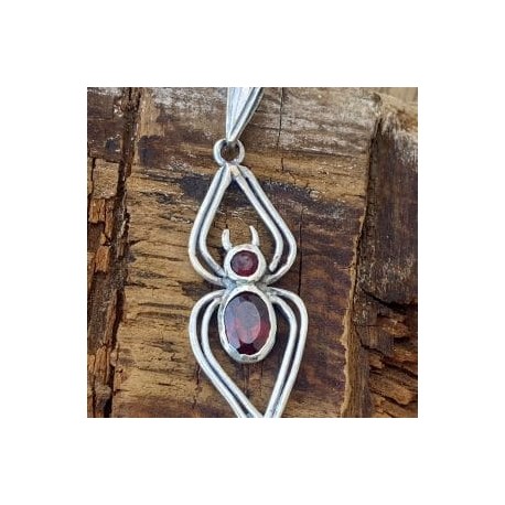 Dije Araña con Granates en plata 925