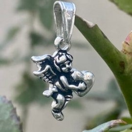 Dije Cupido en plata 925