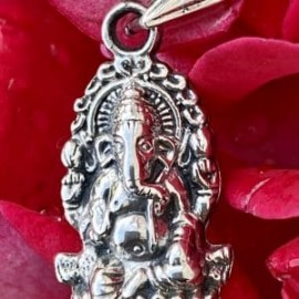 Dije Ganesh en plata 925