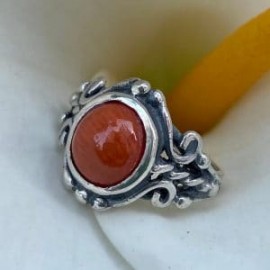 Anillo con Coral natural en plata 925