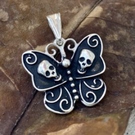 Dije Mariposa con calaveras en plata 925