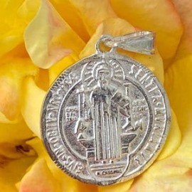 Dije Medalla de San Benito en plata 925