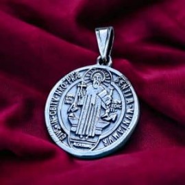 Dije medalla de san Benito en plata 925