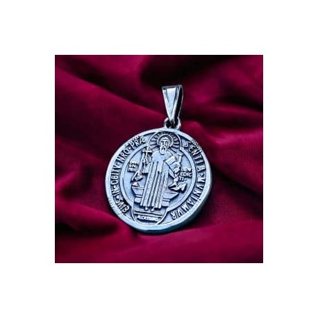 Dije medalla de san Benito en plata 925