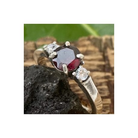 Anillo con Granate y Circon natural