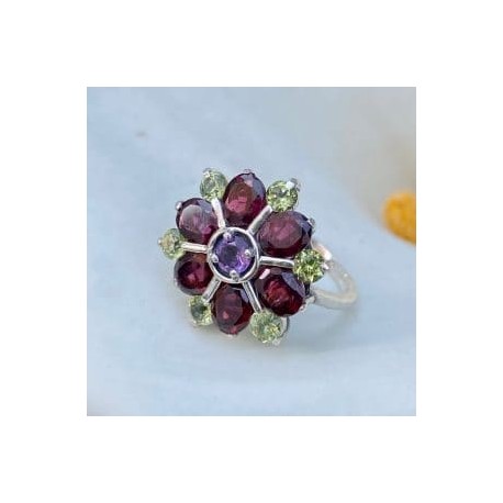 Anillo con Granate, Peridoto y Amatista