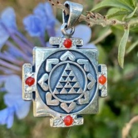 Dije Yantra de Marte con Coral y Diamantes!