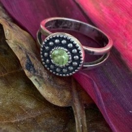 Anillo con Peridoto en plata 925