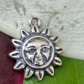 Charm de Sol en plata 925