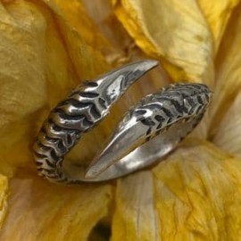 ANILLO DE GARRA EN PLATA