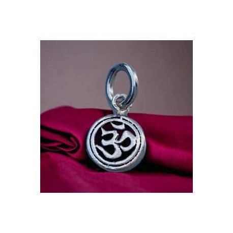 Charm OM en plata 925
