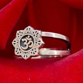 Anillo de Om en plata 925