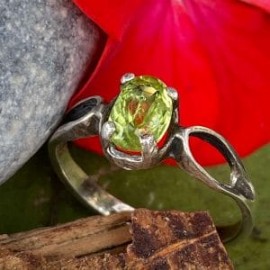 Anillo de Peridoto en plata 925