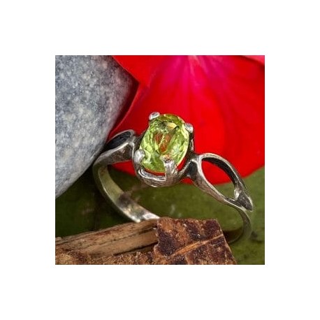 Anillo de Peridoto en plata 925