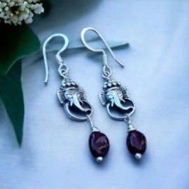 Aretes de Ganesh con Granate natural en plata 925