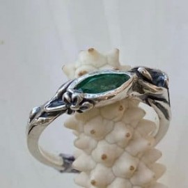 Anillo Alcatraz con Esmeralda en plata 925