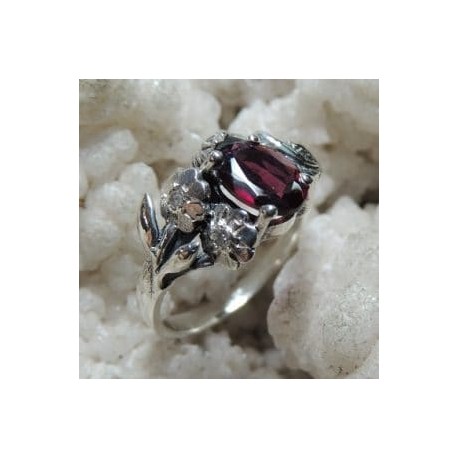 Anillo Granate y Diamantes en plata 925