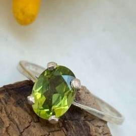 Anillo Solitario con Peridoto en plata 925